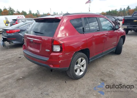 2017 Jeep Compass Latitude 4X4 z USA, uszkodzony, nr VIN 1C4NJDEB7HD127689